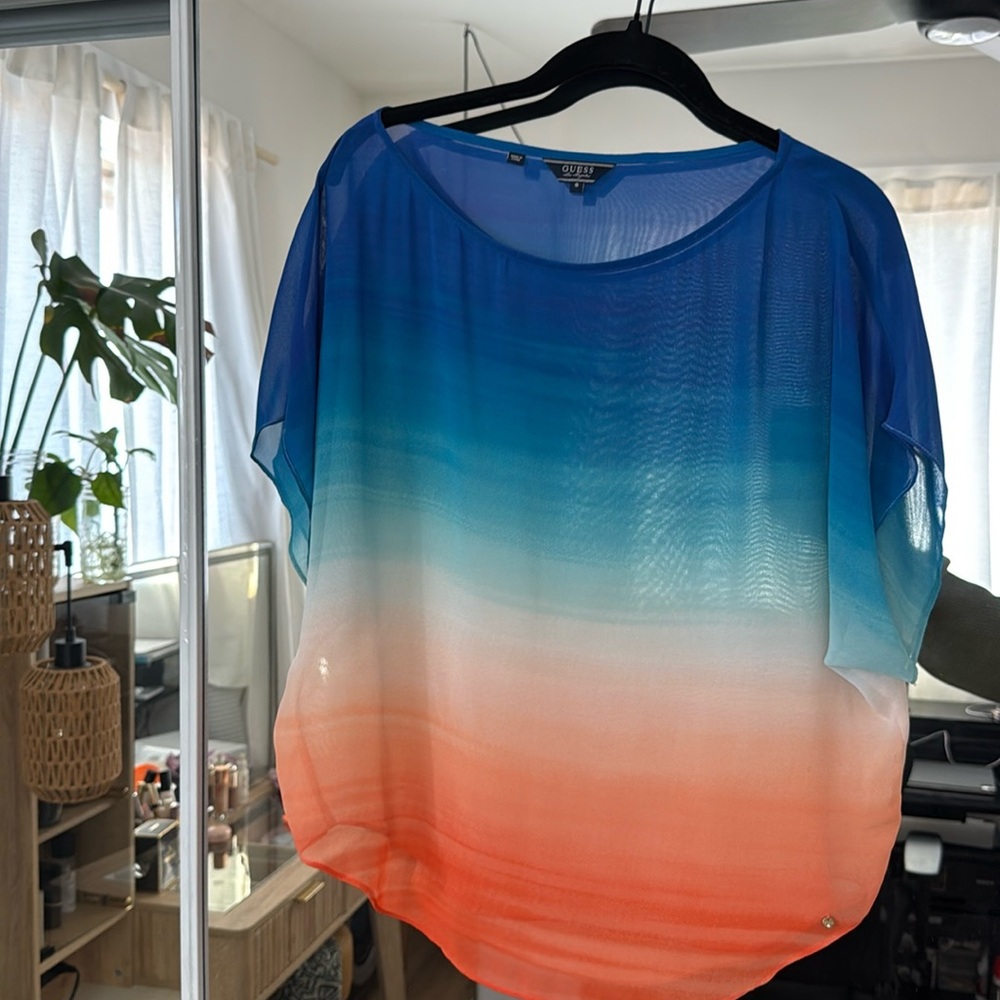 GUESS top